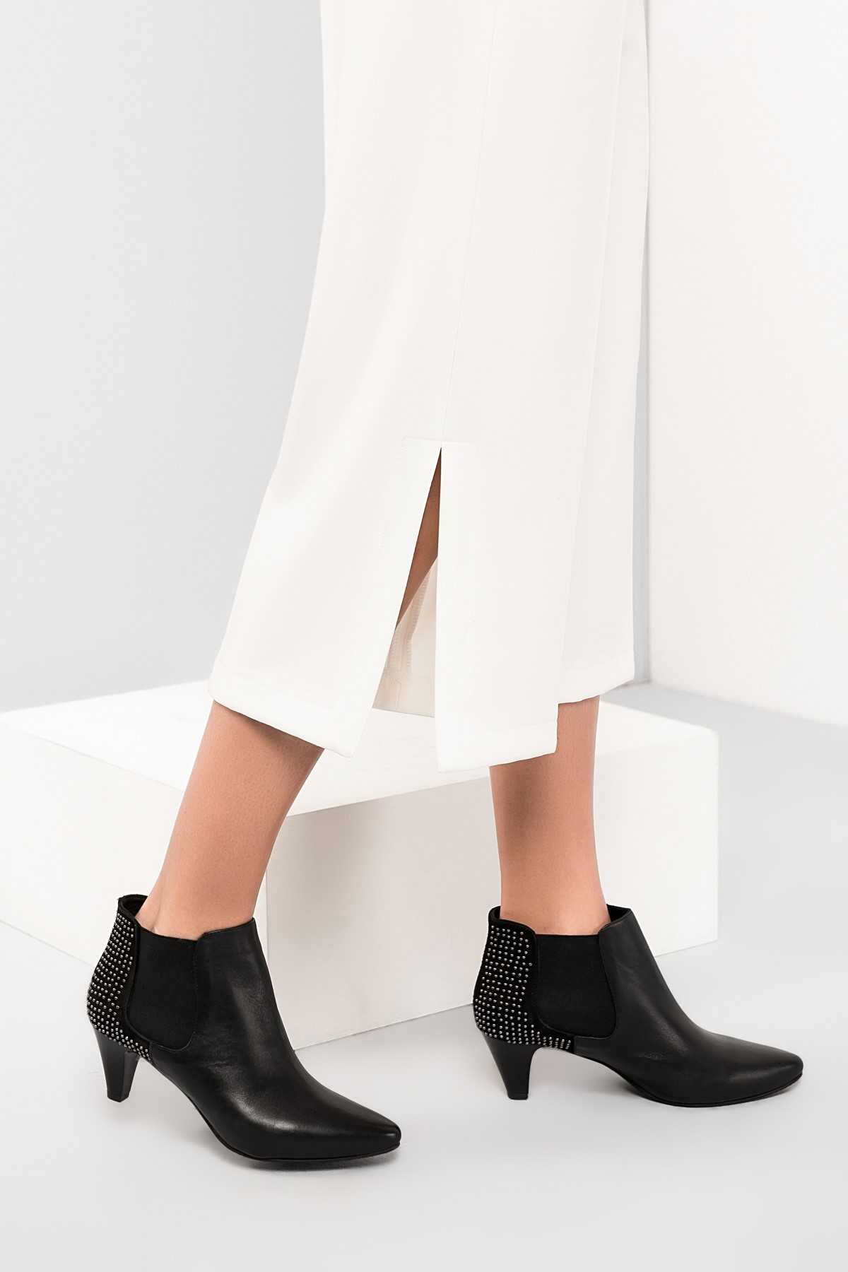 Siyah kadın bot klasik