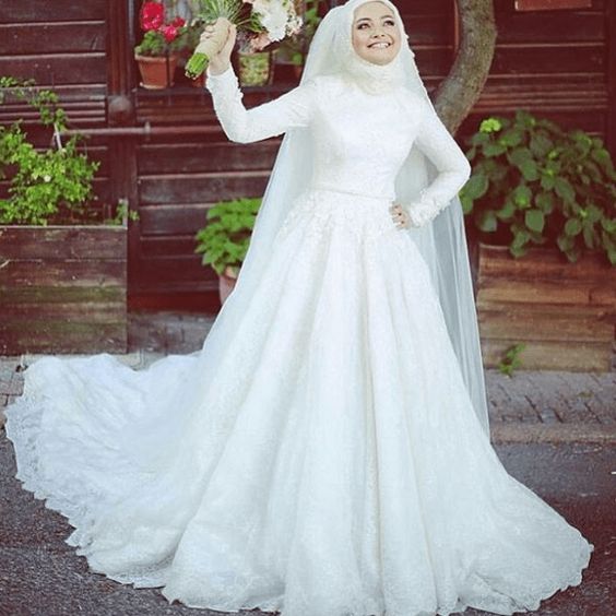 bu senenin kapalı gelinlikler
