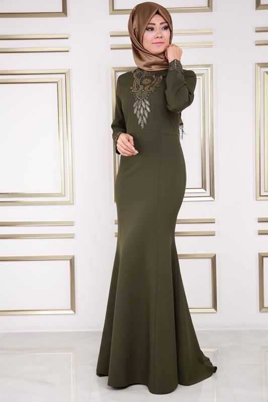 Haki Yeşil Elbiseye Ne Renk Eşarp Uyar