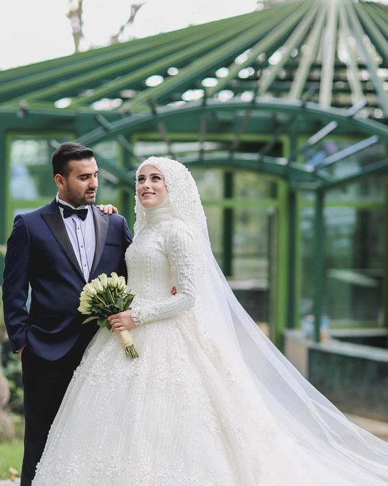 Kabarık Tesettürlü Gelinlik Modelleri