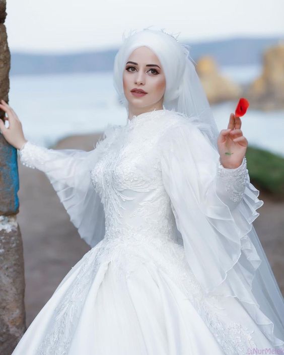 Tesettürlü Taşlı Gelinlik Modelleri