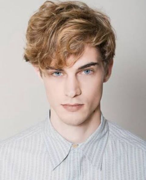 Alnı Açık Erkekler İçin Saç Modelleri