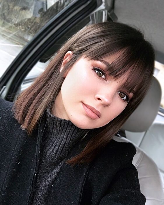 Düz saç kesimleri kadın