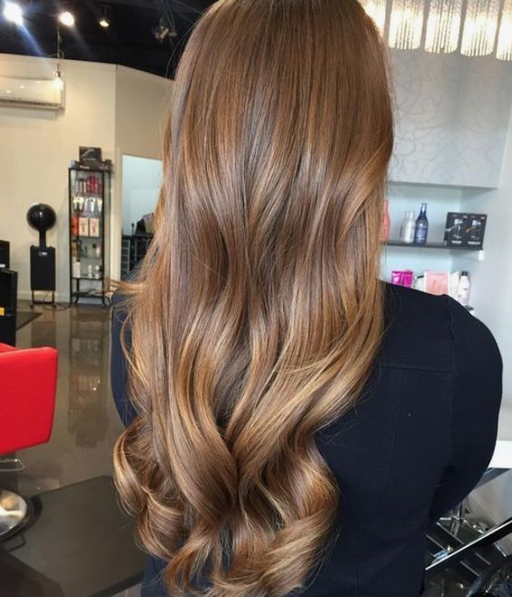 Fındık kabuğu rengi saç kime yakışır