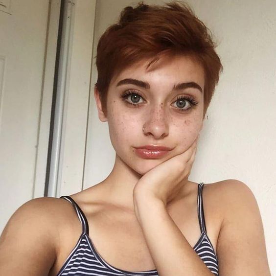 Yüz şekline uygun saç modeli çok kısa saç