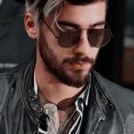 Gri Saç Spreyi ile saç uçlarına uygulanan gri saç boyası ile çok daha tarz ve karizmatik görünmek mümkün