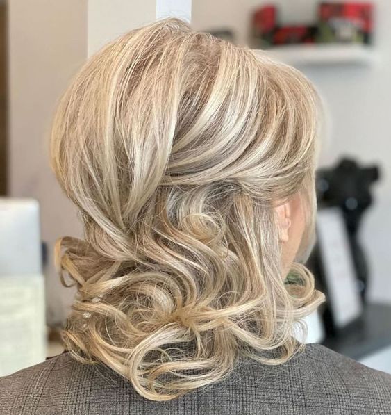 Açık ve maşalı gelin annesi saç modeli