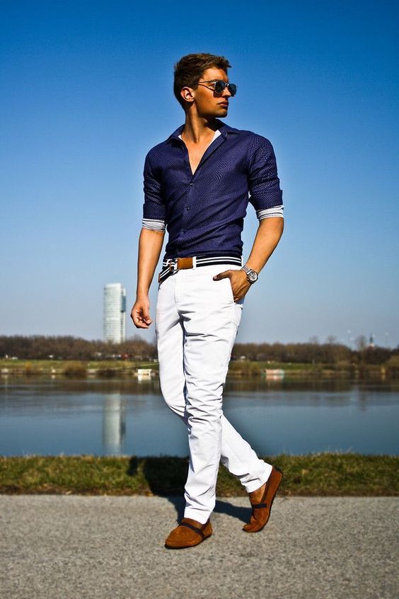 Erkek yazlık giyim-beyaz pantolon lacivert gömlek