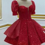 kırmızı kısa kabarık elbise