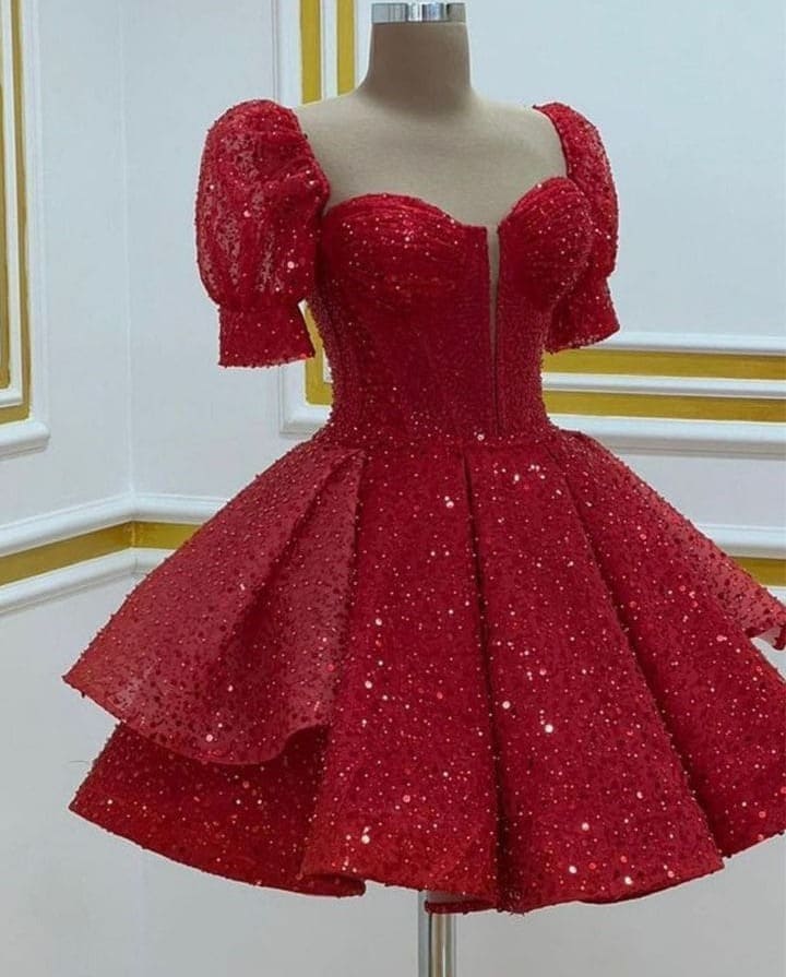 kırmızı kısa kabarık elbise