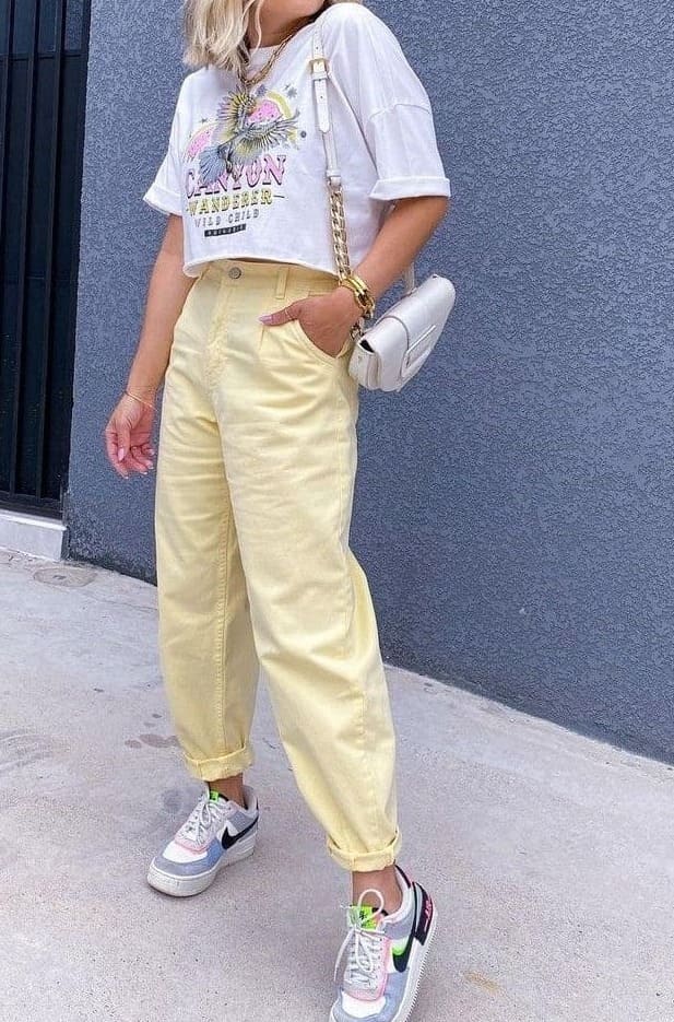 açık sarı pantolon kombinleri