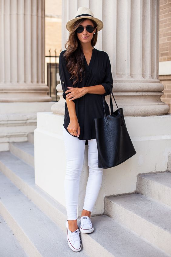 Siyah gömlek beyaz pantolon