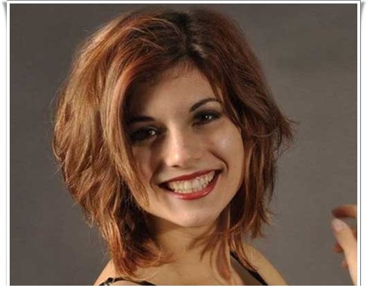 kabarik-ve-dalgali-saclar-nasil-kesilmeli