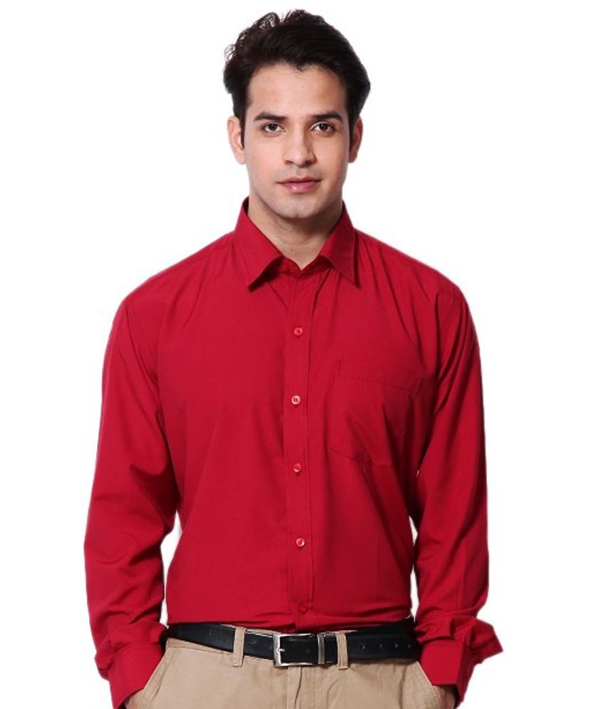 Kırmızı gömleğin altına hangi renk pantolon giyilir erkek