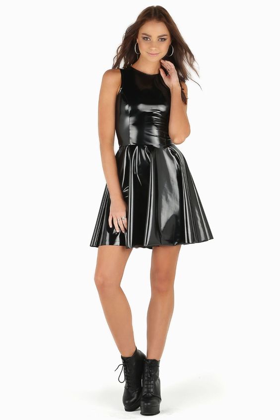 Deri elbise altına ayakkabı