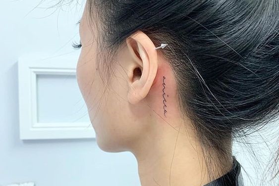 Kulak arkası isim dövme