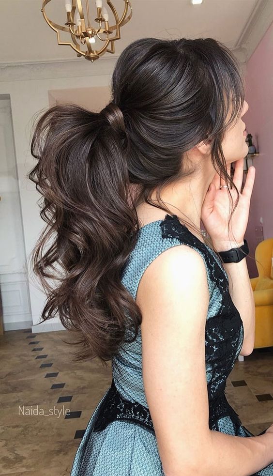 Dalgalı uzun abiye saç modelleri