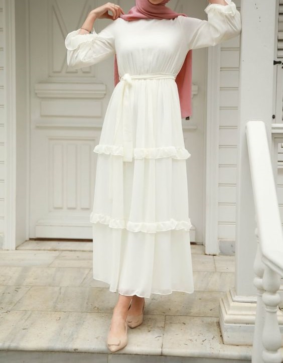 İçini gösteren tesettür elbise altına ne giyilmeli