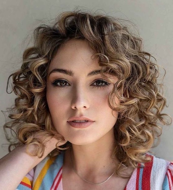 Kısa Kıvırcık Saç Ombre Modelleri