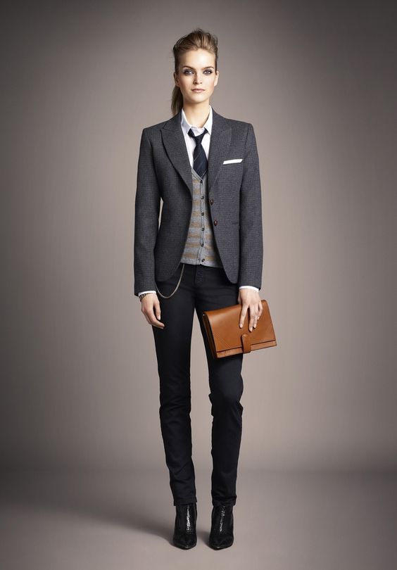 blazer-ceketli-takim-elbise-sac-modeli-kadin