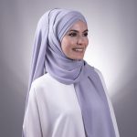 Gümüş gri elbiseye hangi renk şal gider