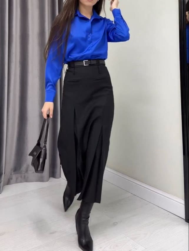 Elektrik mavisi siyah uyumu